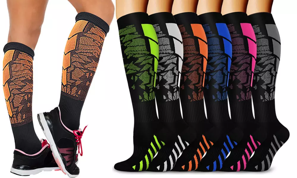 Kniehohe Kompressionsstrümpfe in der Farbe nach Zufallsprinzip und in der Größe nach Wahl - Primary Image