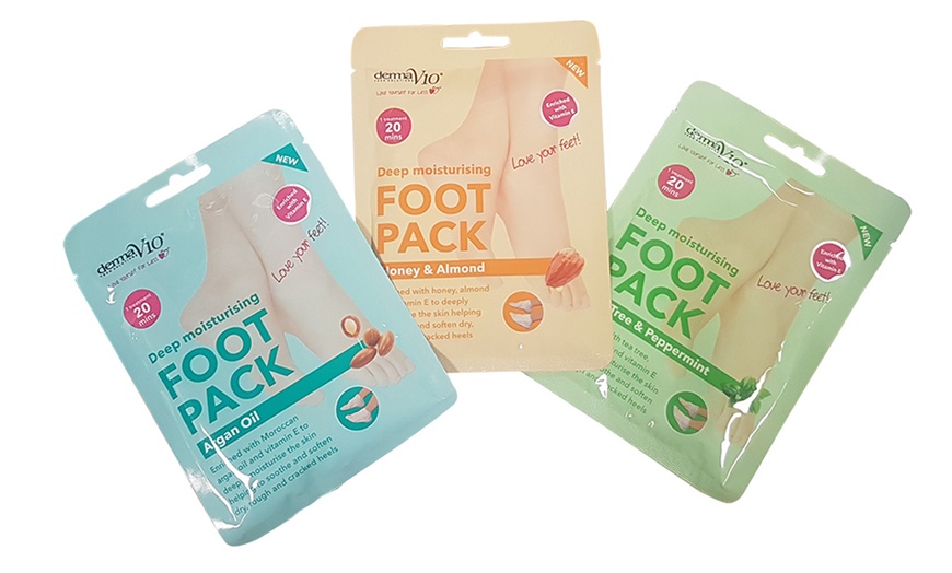 Image 2: Up to Six Derma V10 Moisturising Foot Packs