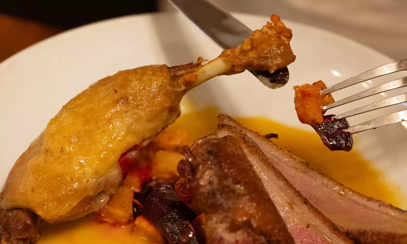 Enjoy American Cuisine w/ Bottomless Brunch or 3-Course Dinner for 2