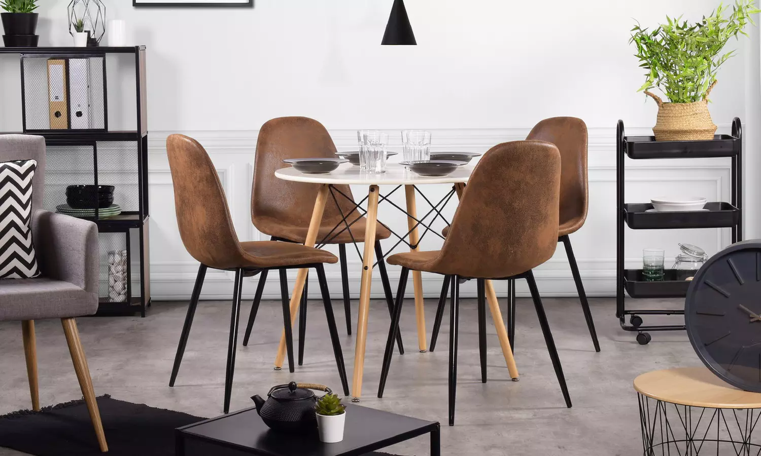 Lot de 2 ou 4 chaises en similicuir vintages Charlton - Primary Image