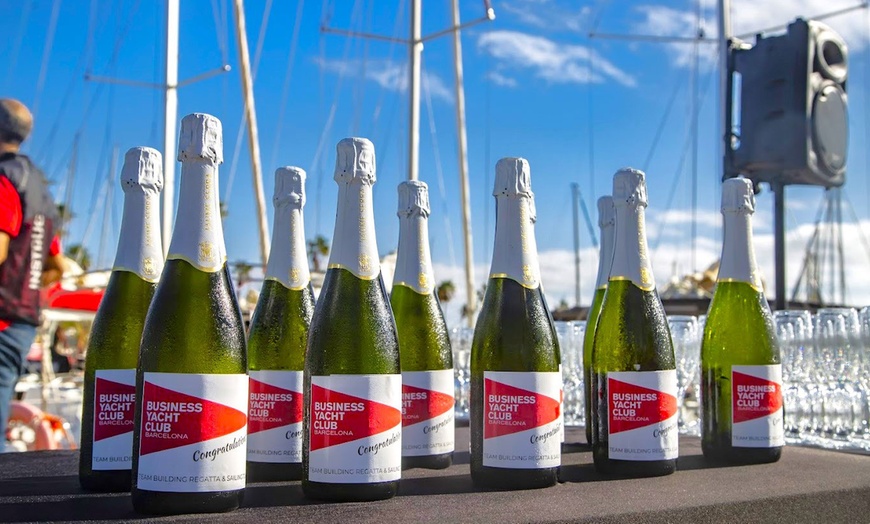Image 3: 2 horas de paseo en velero por la costa de Barcelona para hasta 11 pax