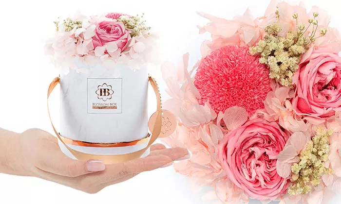 Wertgutschein über 50 € bis 150 € anrechenbar auf das gesamte Sortiment edler Hutboxen mit Rosen von Blossom Box - Primary Image