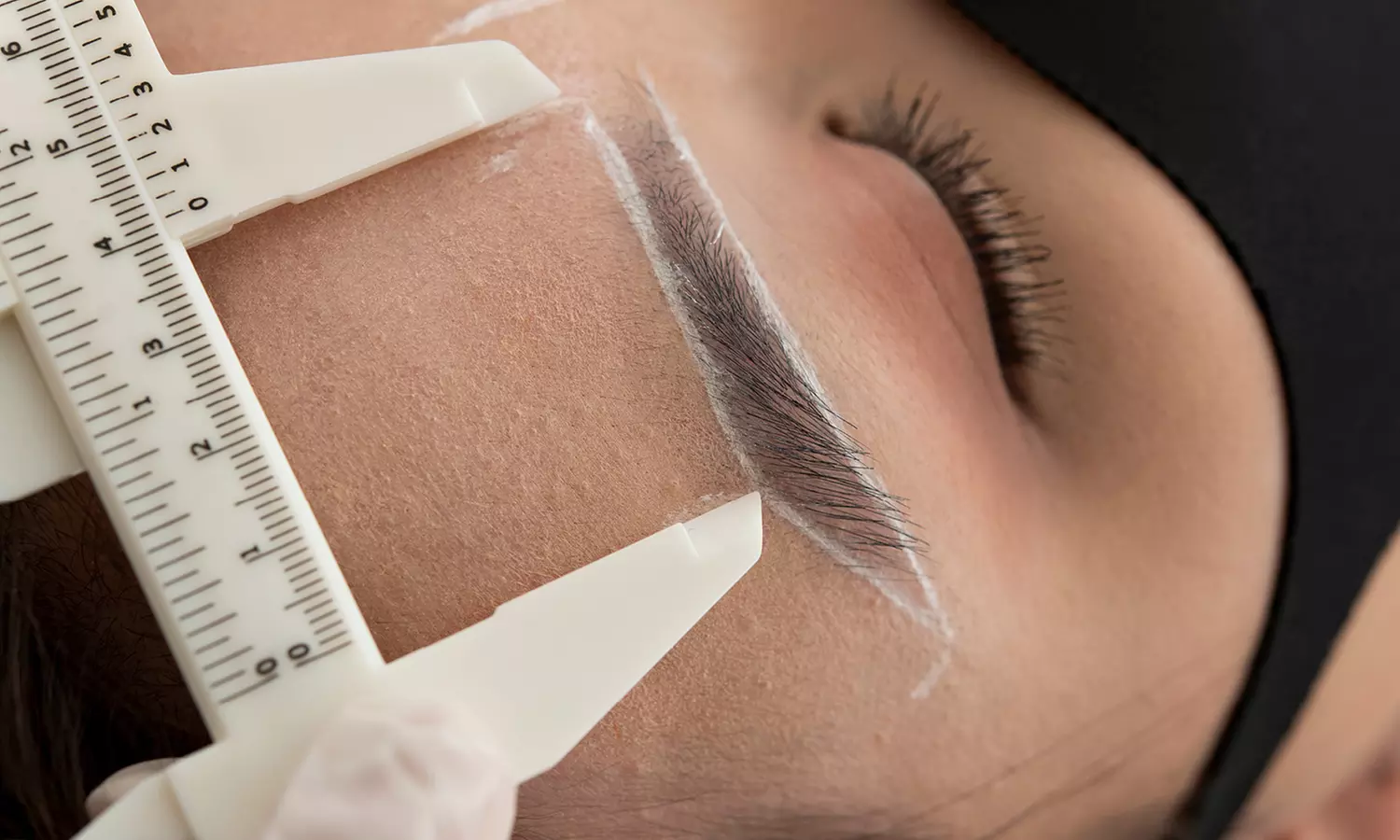 Eyebrow Wax, Sculpt and Tint at Miami Kiss