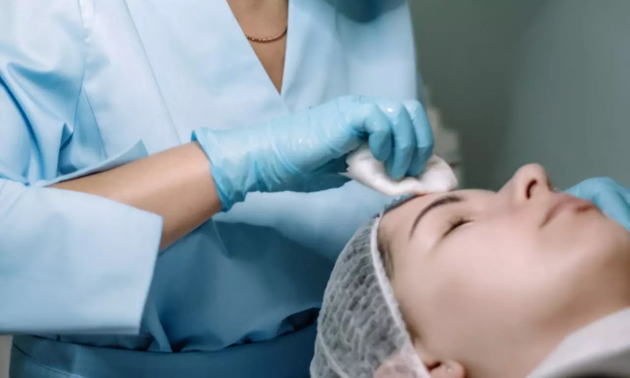 Masaż twarzy, głowy oraz оbszaru  dekoltu i więcej