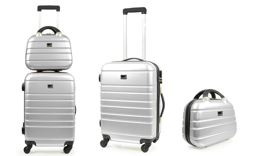 Image 5: Cabin and Vanity Suitcase Set
