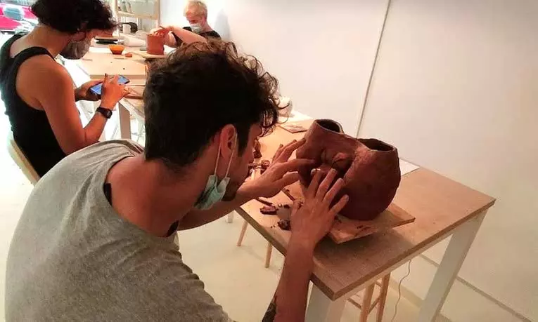 Taller de cerámica con opción a dos copas de vino para 1 o 2 personas