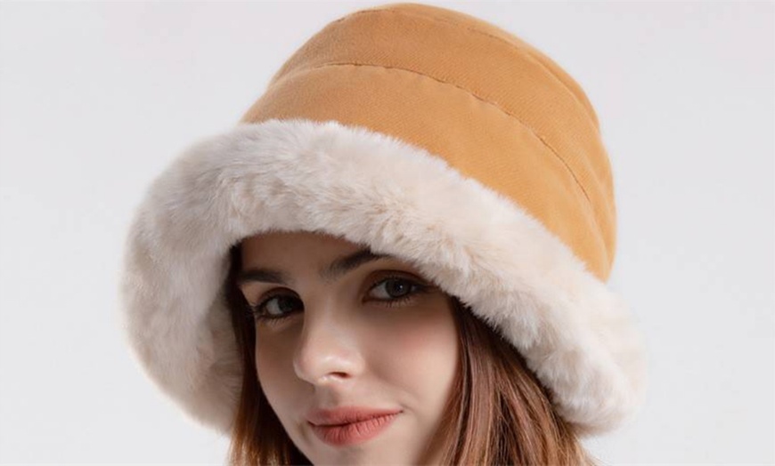 Image 2: Women's Winter Faux Fur Bucket Hat