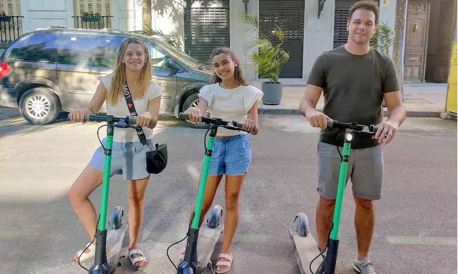Descubre la ciudad con scooters y e-bikes en alquiler por 3 horas