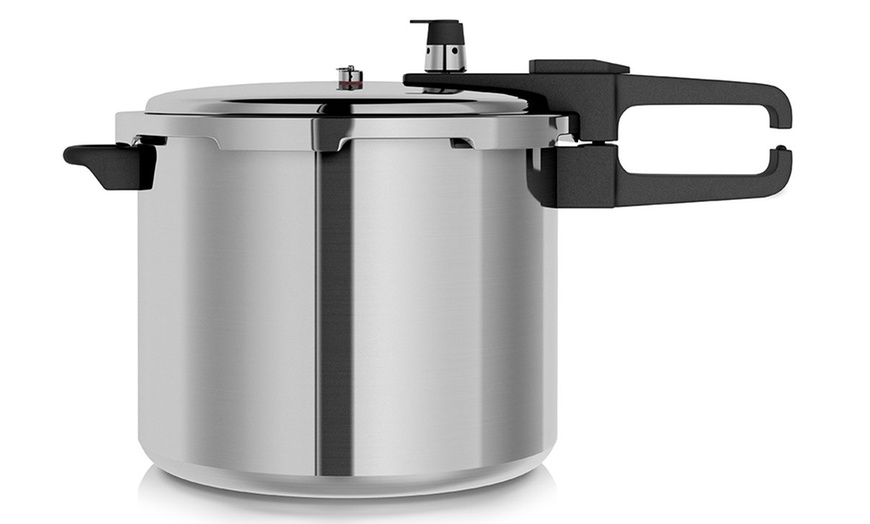 Image 4: Tower 11L Pressure Cooker