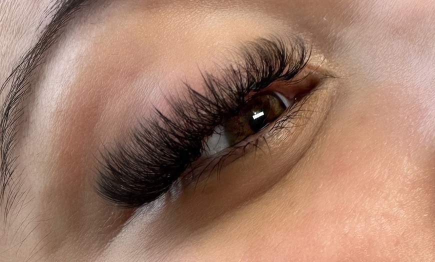 Image 3: Get a Full set of Classic, Light/Medium/Full Volume Lash Extensions