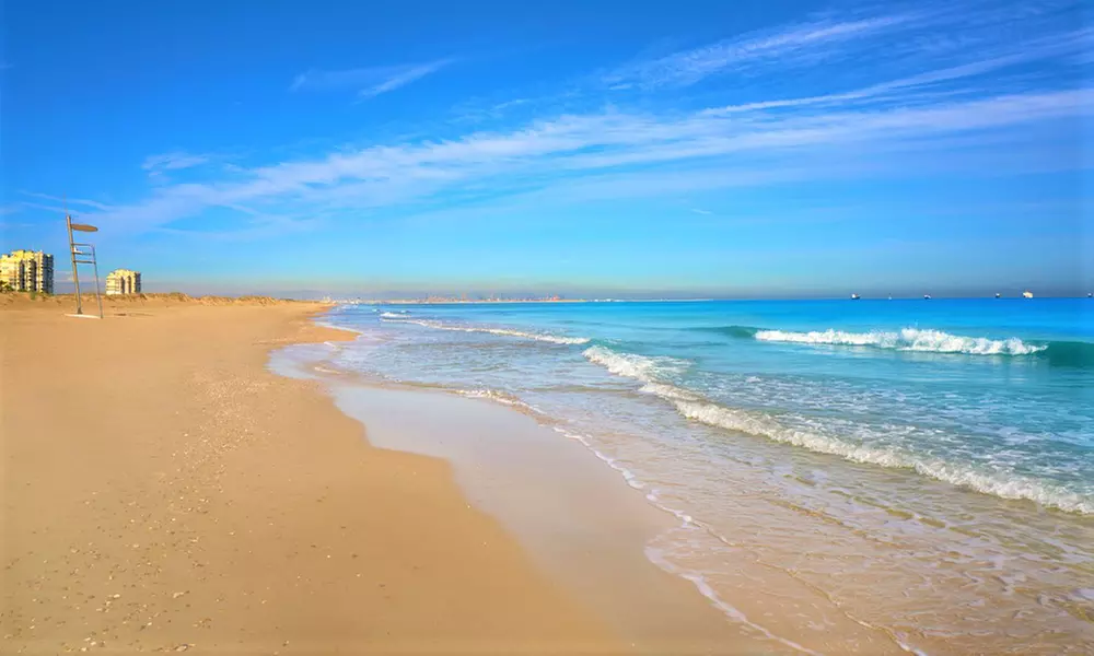 Valencia: 1 a 7 noches con desayuno buffet para 2 a 4 personas en el Hotel Benetússer 4* - Primary Image