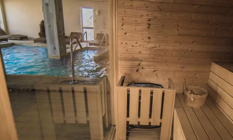 Circuito de spa con masaje relax o terapéutico y opción a Cava