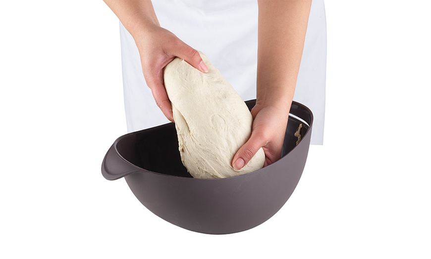 Image 2: Silicone Bread Maker 