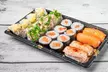 Bandeja de sushi para 2 o 4 personas con entrante y bebida para recoger en el local, con hasta un 35% menos - Second Medium