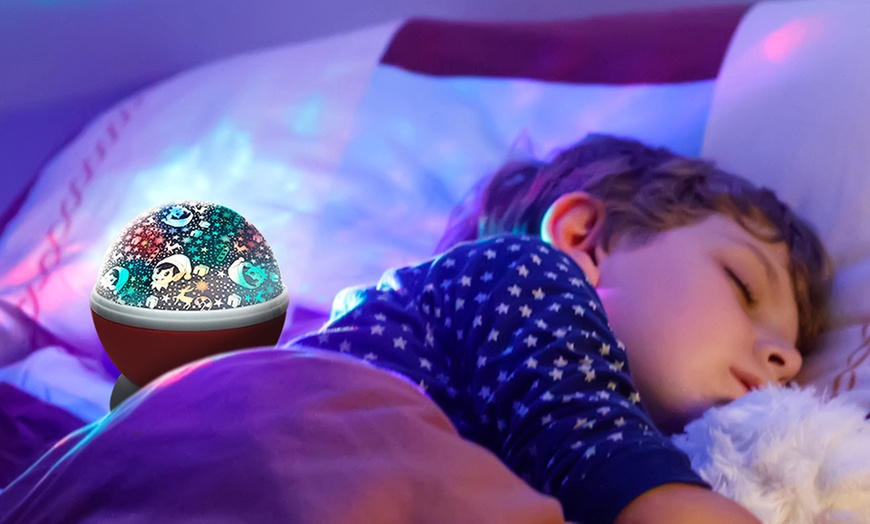 Image 3: Kids' Night Light and Projector