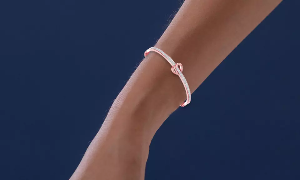 Bracelets ornés de cristaux de Swarovski® avec breloques Eira Wen®