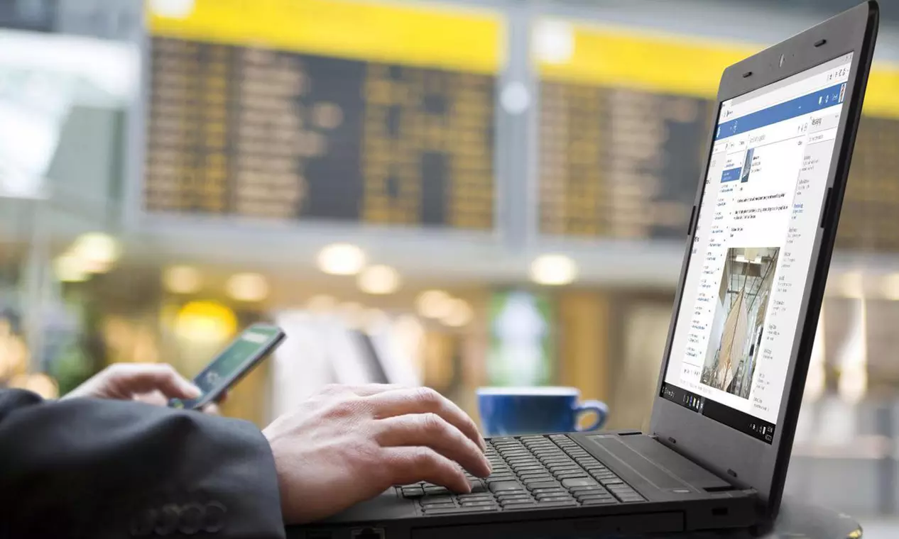 Lenovo ThinkPad E570 15.6" Laptop, 2.5GHz Intel Core i5, 12GB RAM and 256GB SSD (Refurbished A-Grade) - Second Medium