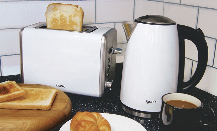 Image 2: Igenix Kettle and Toaster Set