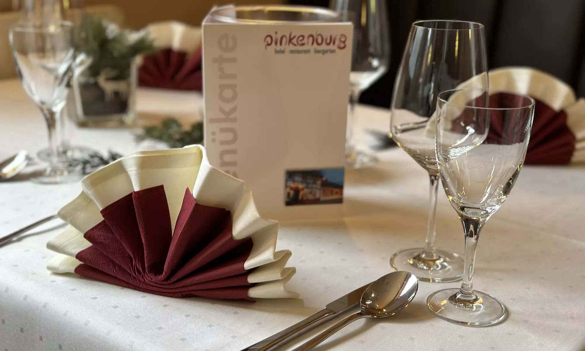 Geschmorte Ochsenbäckchen inkl. Beilagen und Dessert für 2-4 Personen