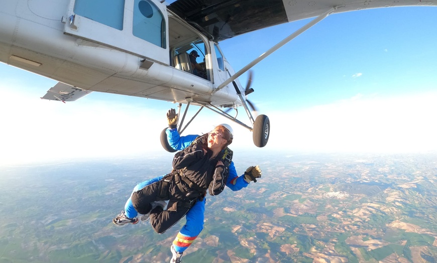 Image 3: Salto tándem en paracaídas para 1 