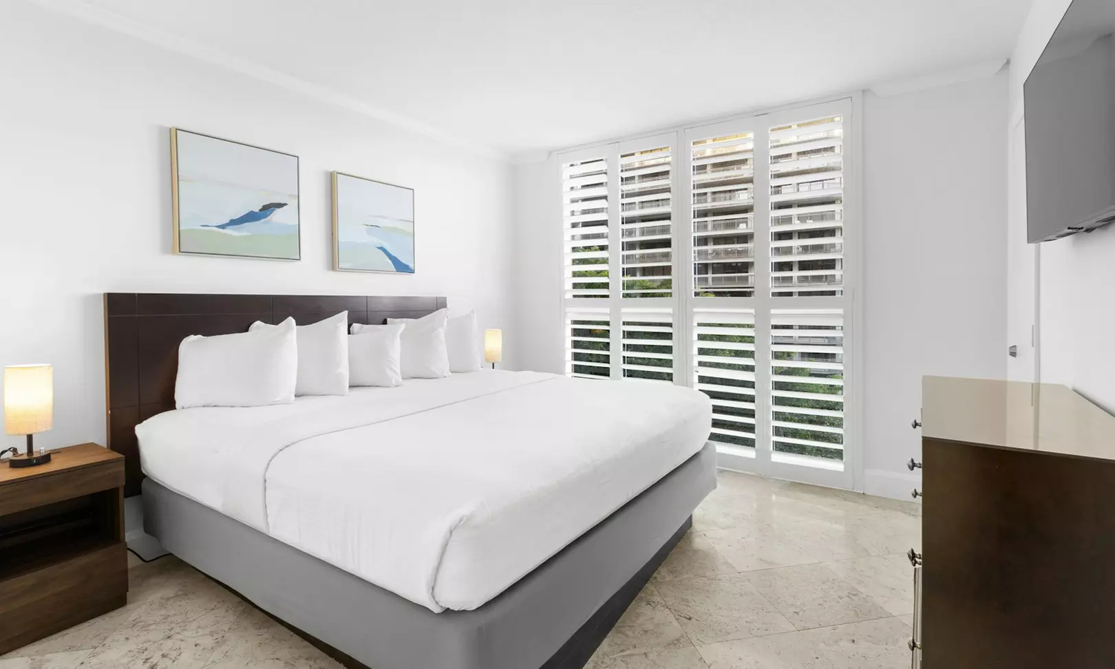 Relax at The Mutiny Hotel, Miami's Hidden Gem