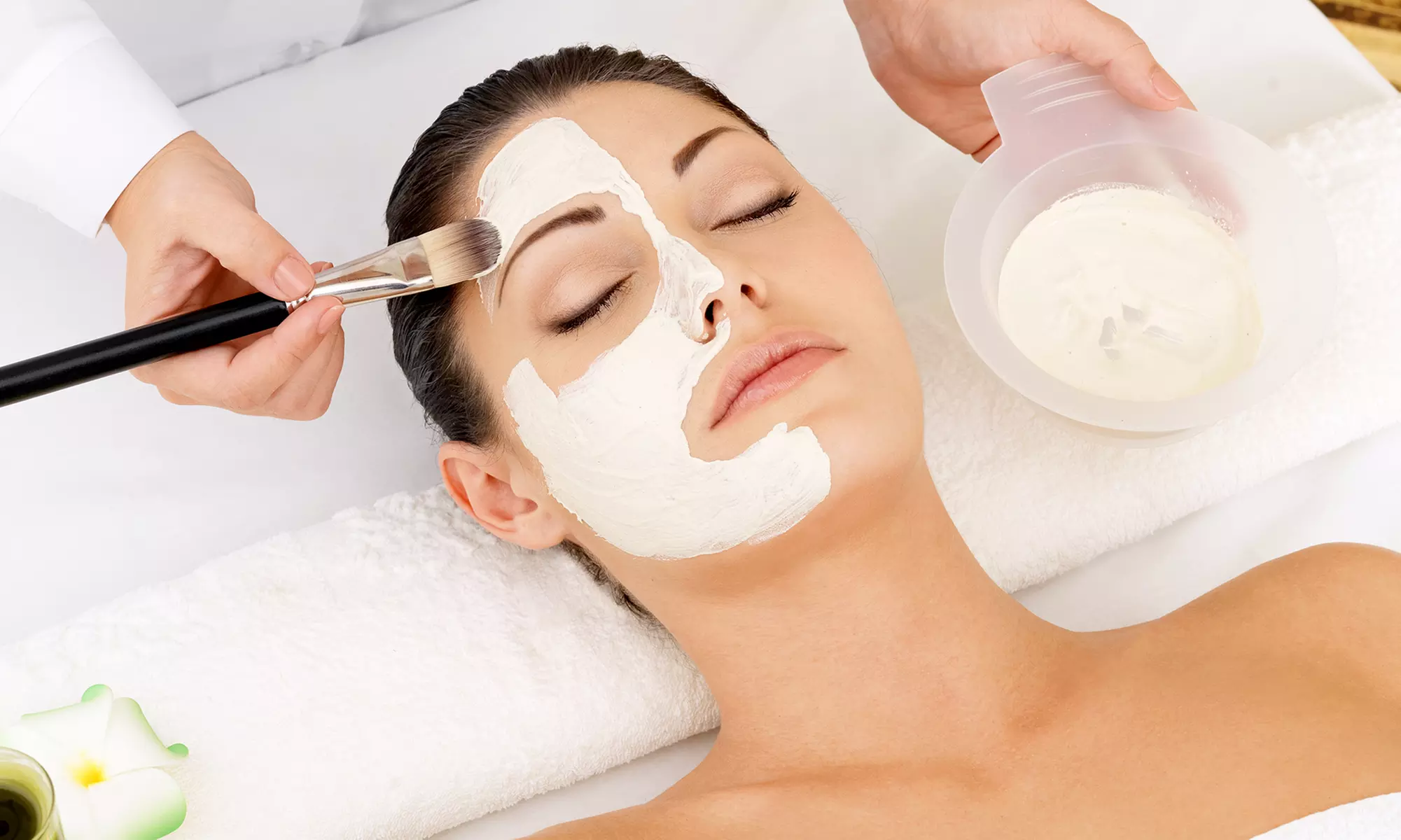 Oczyszczanie wodorowe lub laserowy peeling węglowy Black Doll w Dream Body & Face (do -69%) - Primary Image