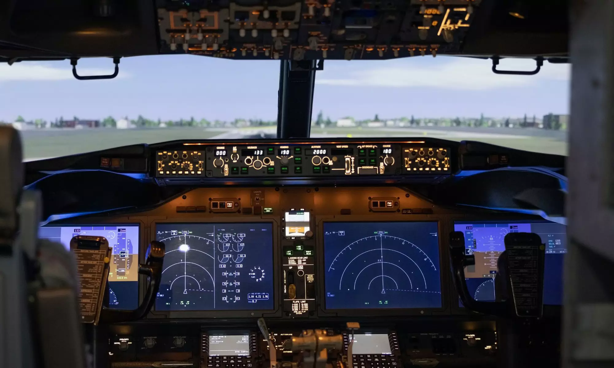 Fly an A320 Airbus in a 30 or 60-minute Simulator Session