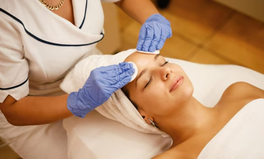 Image 3: Limpieza facial básica o hydrafacial de 8 pasos con tratamientos extra