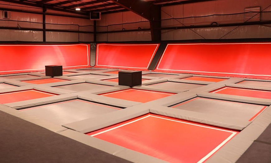 Image 1: 90 Minute Jump Pass for 1 - 4 People - Save 50%! 
