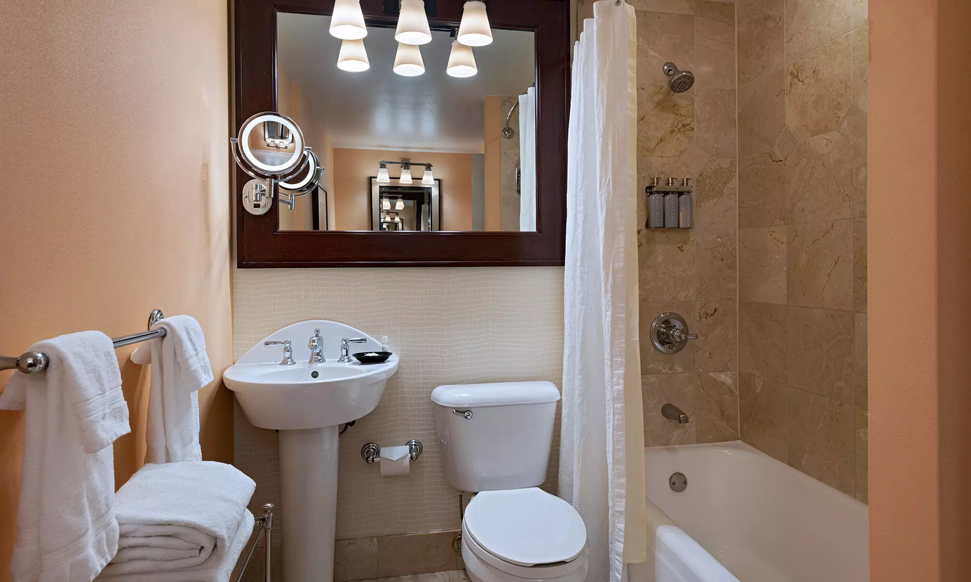 Stay in Austin, TX with Elegant Charm & Prime Downtown Location