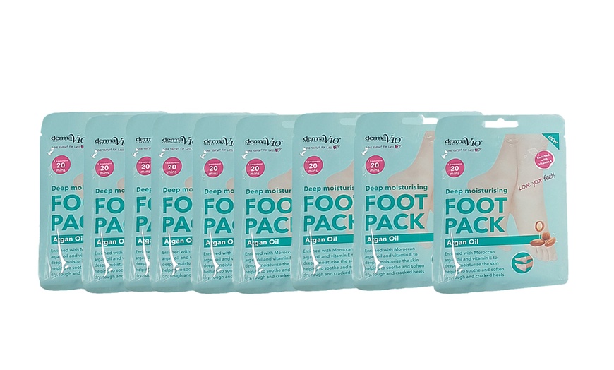 Image 7: Up to Nine Derma V10 Moisturising Foot Packs