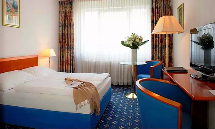 München: 3 Tage für Zwei mit Frühstück, Sky TV, weltweites Telefonieren im modernen Victor's Residenz-Hotel für 158 € - Second Medium