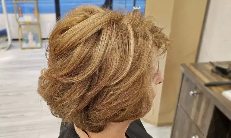 Formule shampoing, coupe, brushing avec couleur et balayage en option