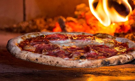 Menu pizza con dolce e bibita per 2 o 4 persone al Daikiri Bistrot Pizza And Karaoke (sconto fino a 56%)