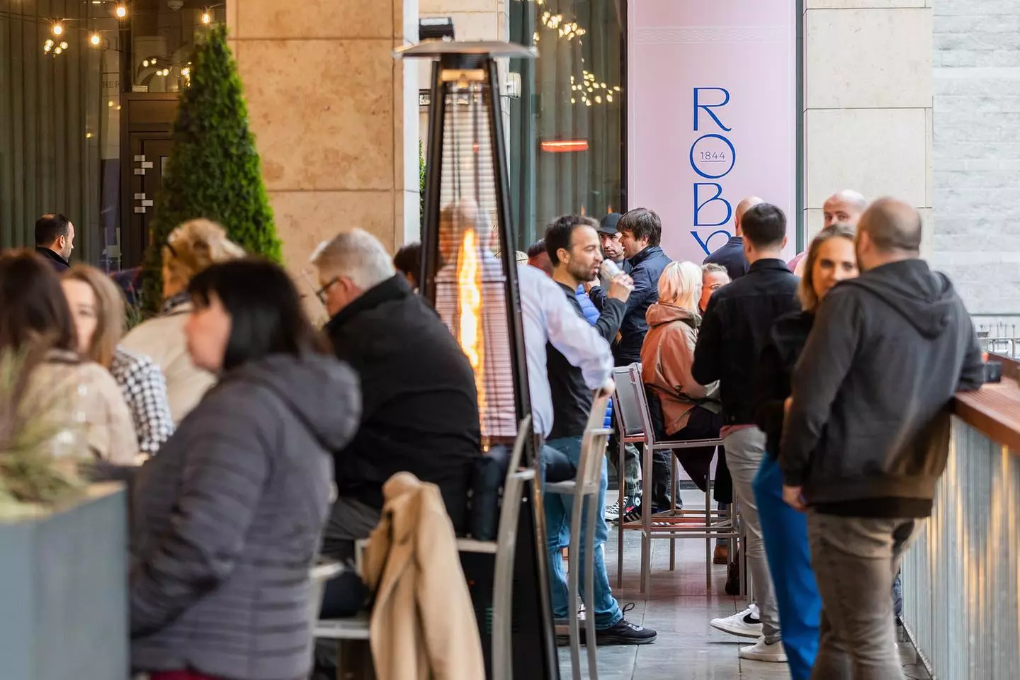 Romantic Burger & Drink Experience for 2 or 4 – Valentine’s Special