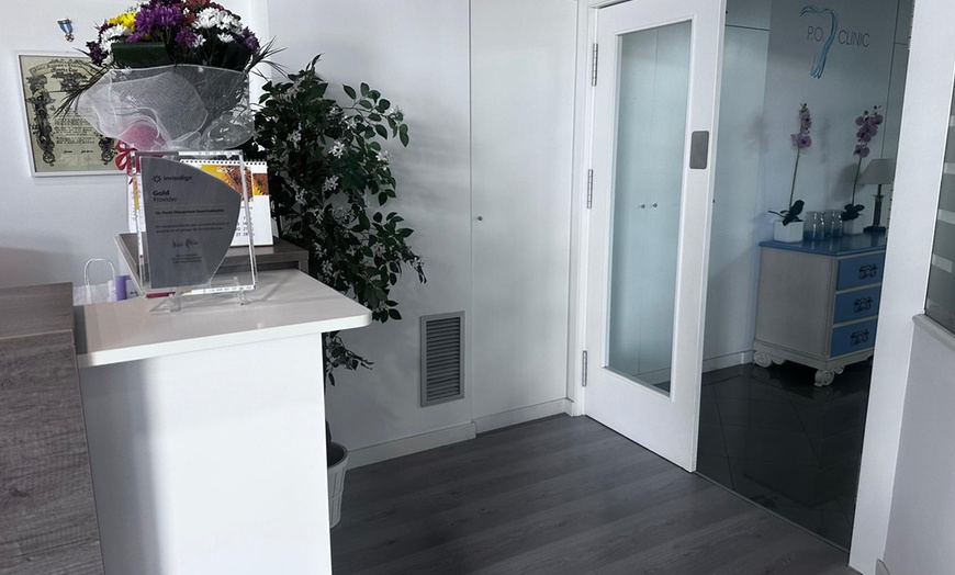 Image 4: Redefine tu rostro con un tratamiento reafirmante inyectado para 1