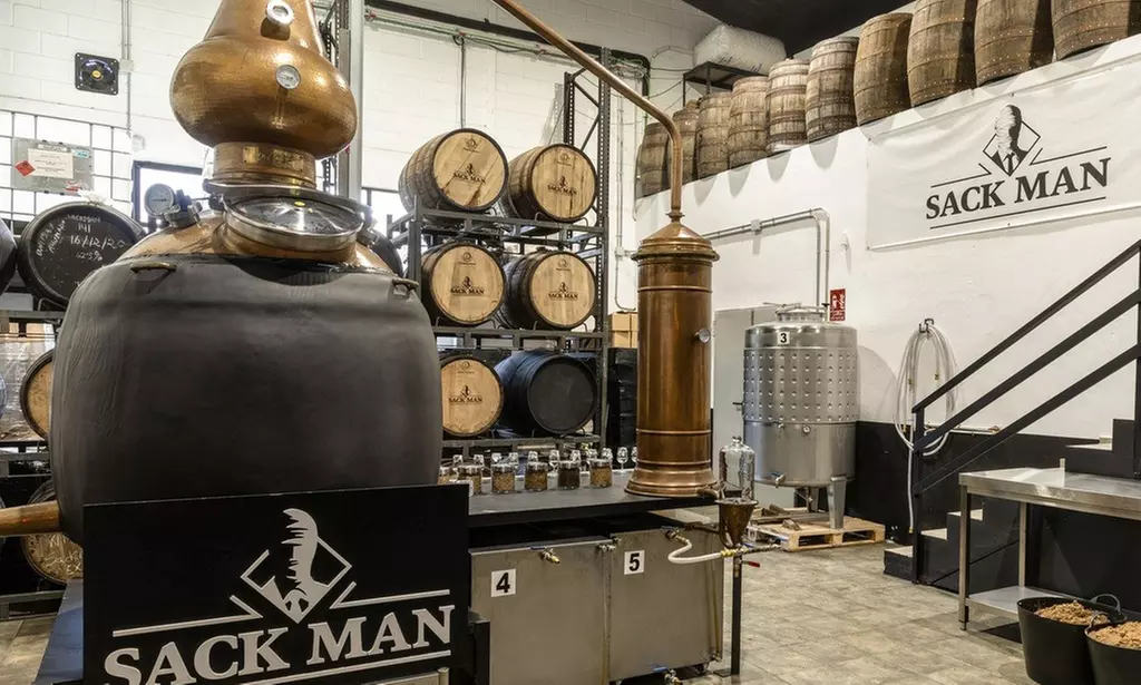 Tour y cata de 5 destilados para 2 o 4 personas en Sackman Destileria