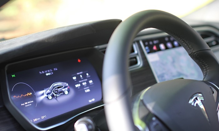 Conduire une Tesla S 90D