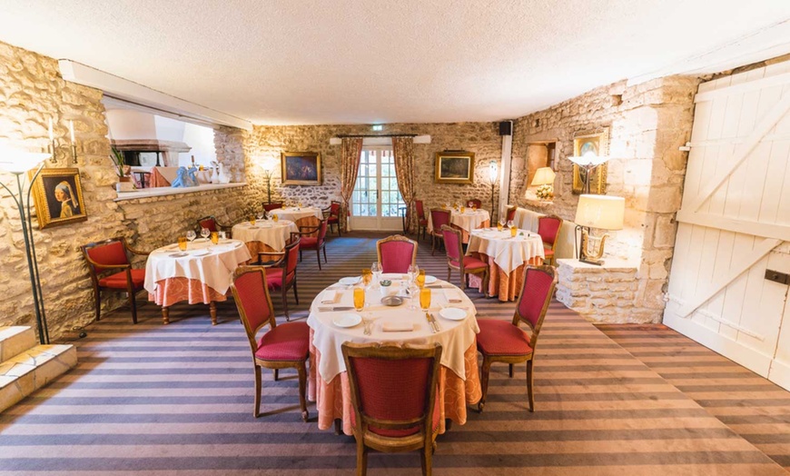 Image 4: Menu dégustation en 7 services au Château de Périgny