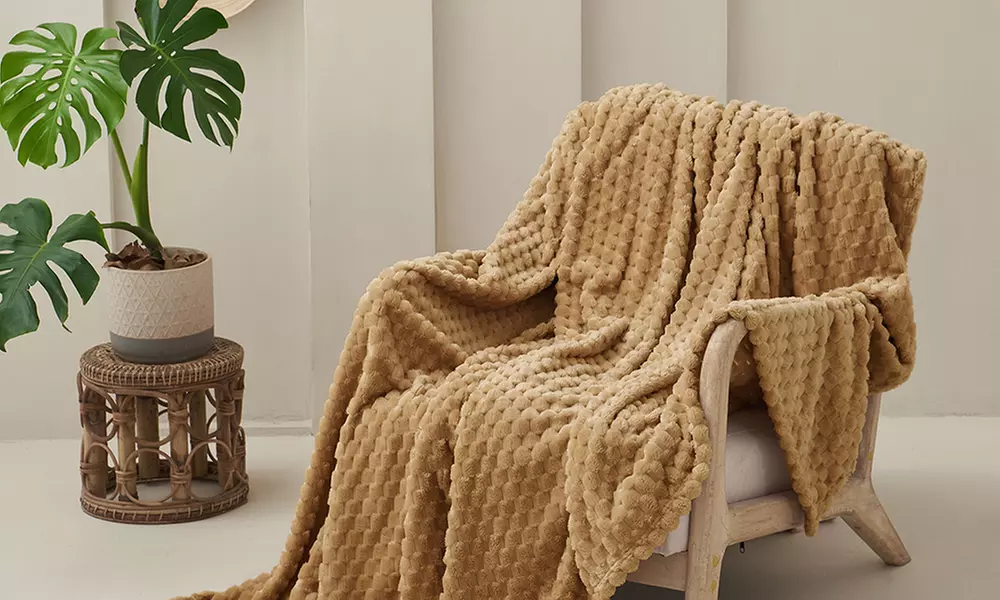 All-Season 300GSM Dot Pattern Soft Warm Fleece Blanket