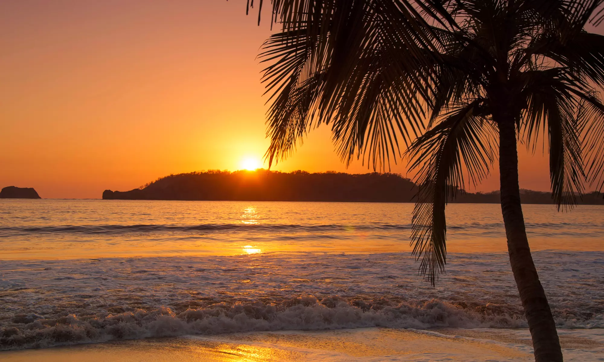 ✈ 4-Night Costa Rica Getaway: Chateau Arenal w/ Air & Hotels