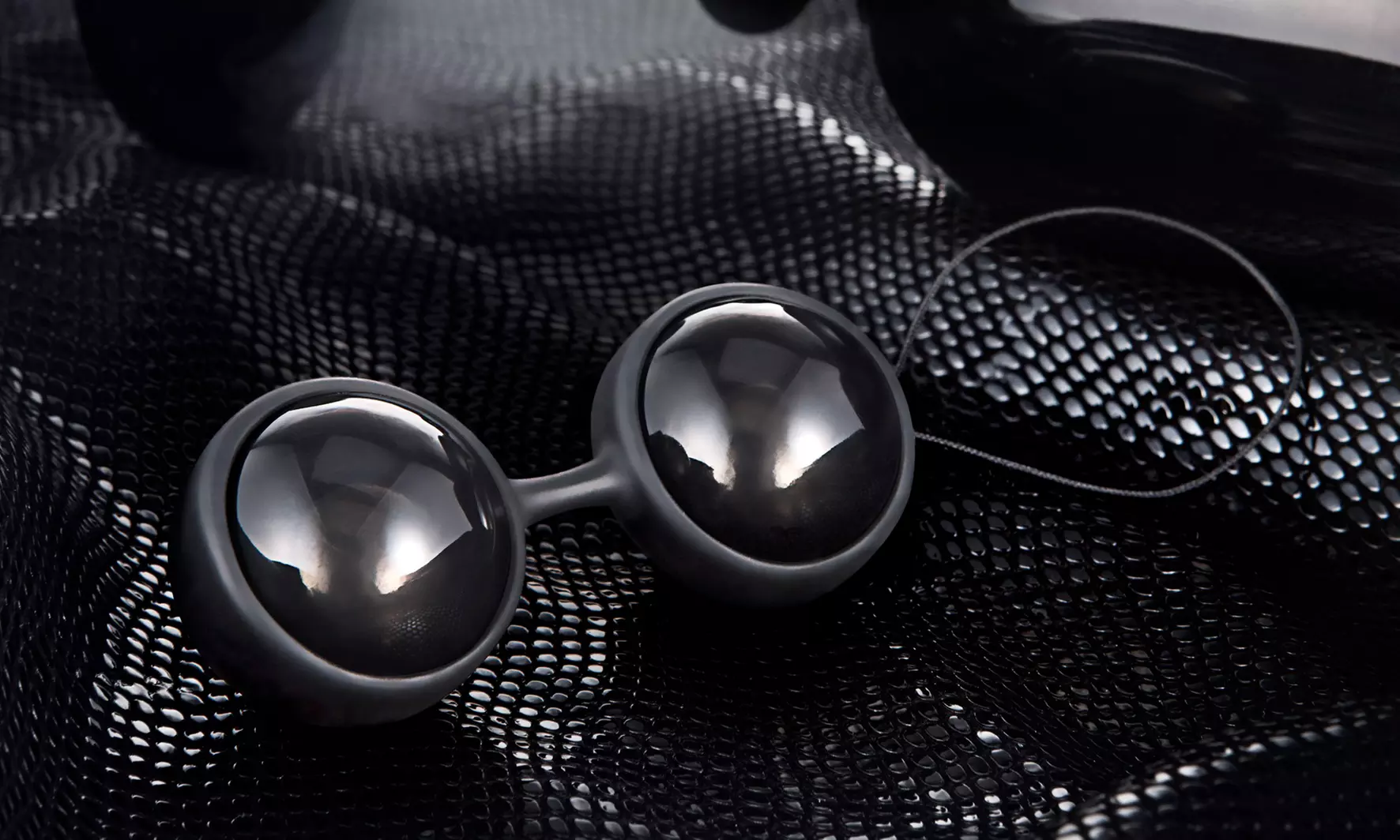 LELO LUNA Beads Noir Kegel Balls - Second Medium
