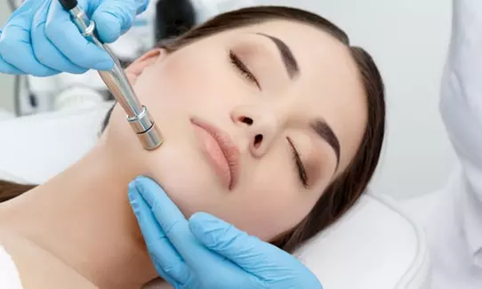 Sesión de limpieza facial completa con Vitalia