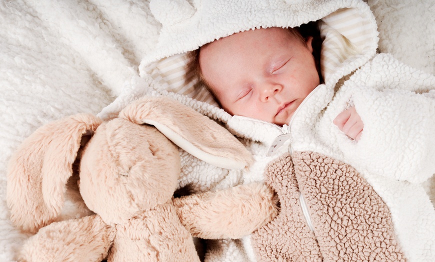 Image 2: Newborn Photoshoot With Prints