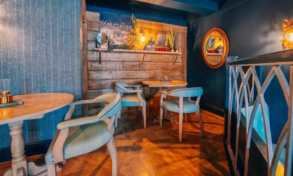 Manchester Getaway: Stay with Breakfast, Bottle of Prosecco & Dinner