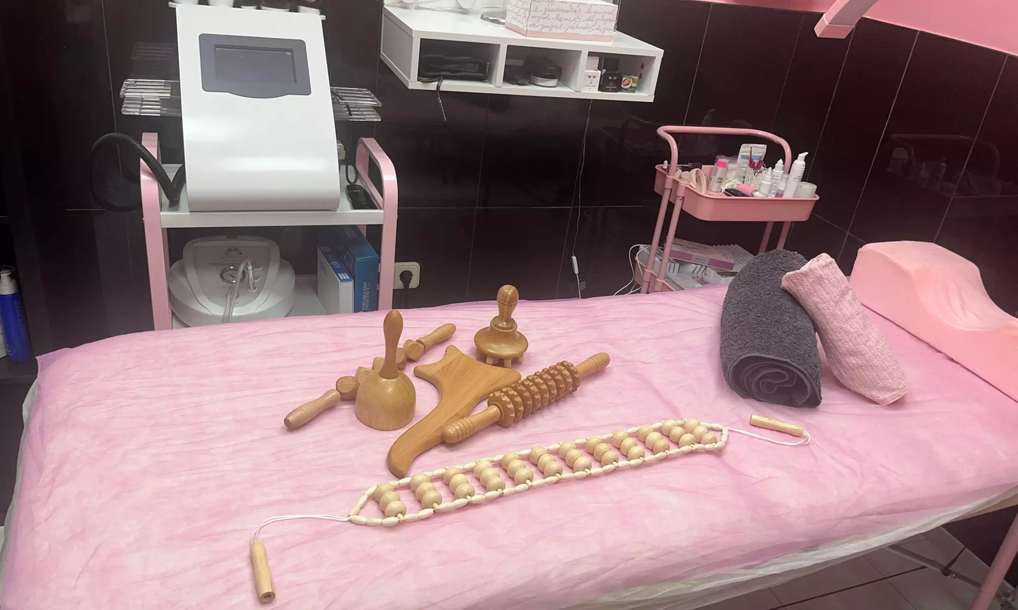 Higiene facial profunda con tratamiento a elegir y masaje facial en MerLey Centro de Estética - Second Medium