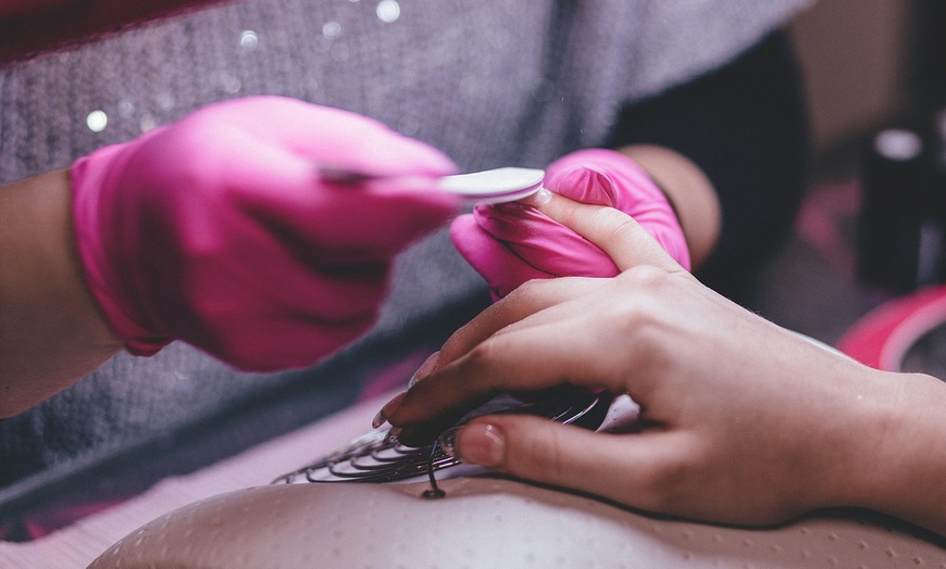 Image 3: 1 sesión de manicura, pedicura o manipedicura a elegir para 1 persona