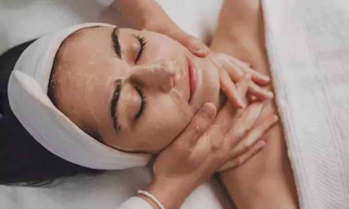 Hidrolimpieza facial profunda en 5 o 7 pasos con aparatología