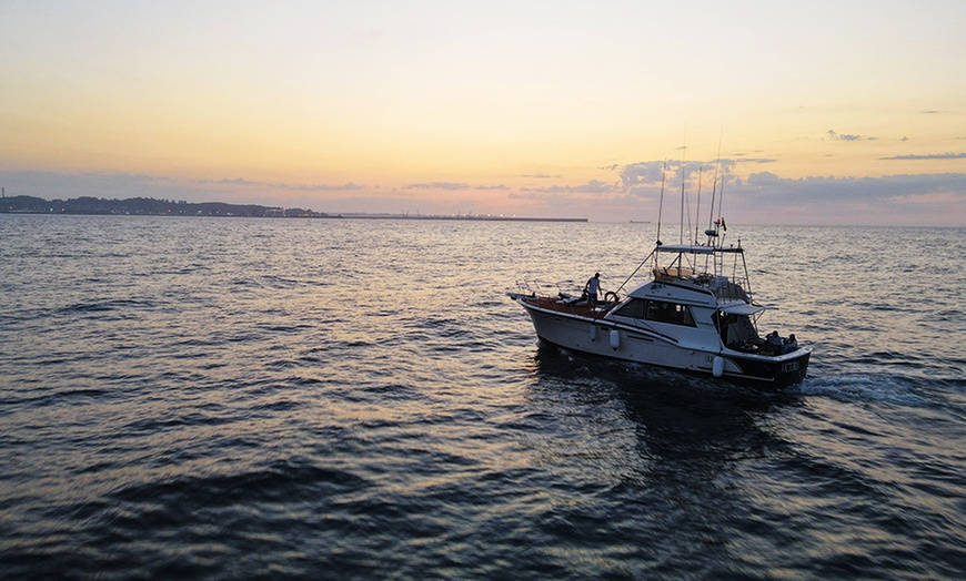 Image 3: Paseo de 2 horas en barco con picoteo y bebida para 1, 2 o 4 personas