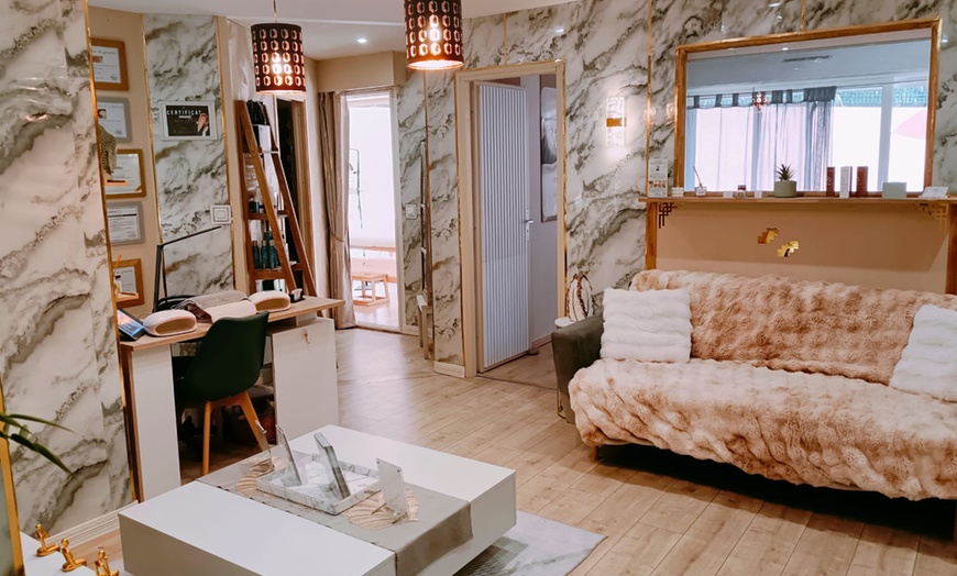 Image 3: Modelage bien-être personnalisé et gommage corps à Fréjus